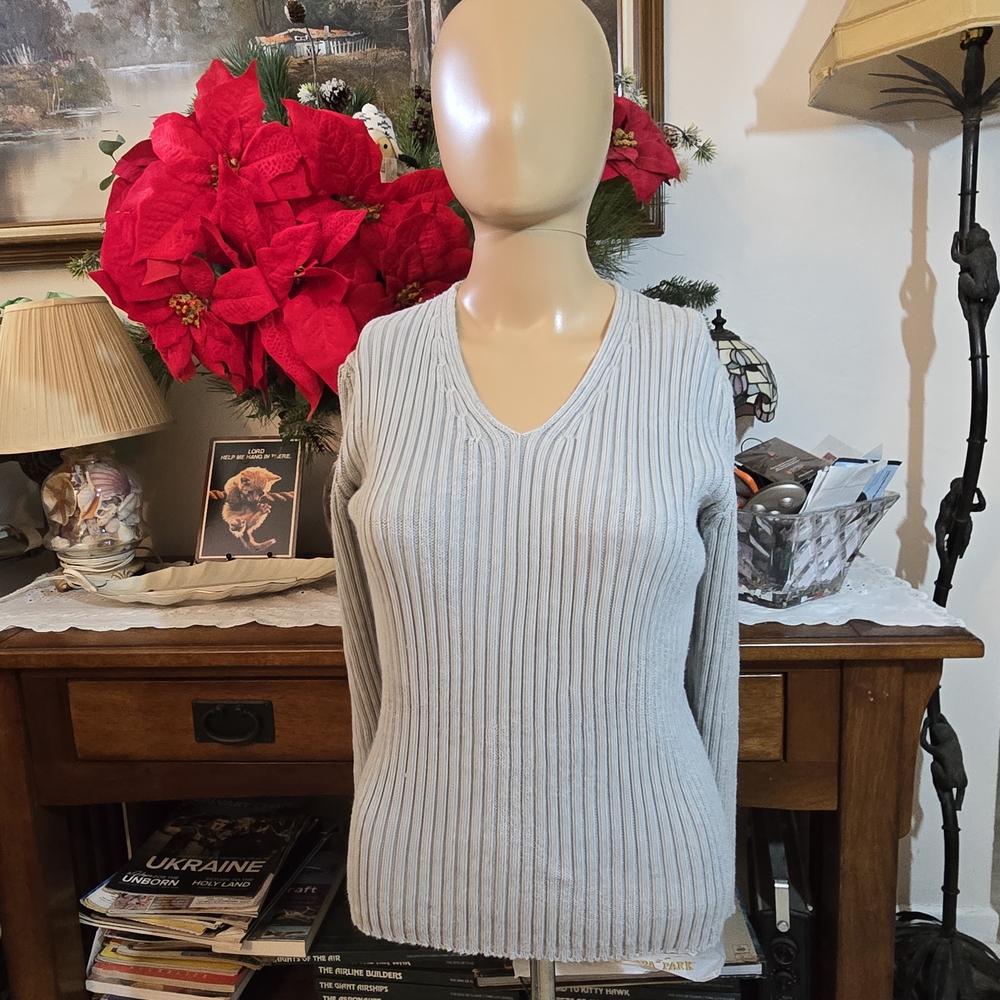 LOFT Light Gray V-Neck Sweater.  NWOT Sz S.
